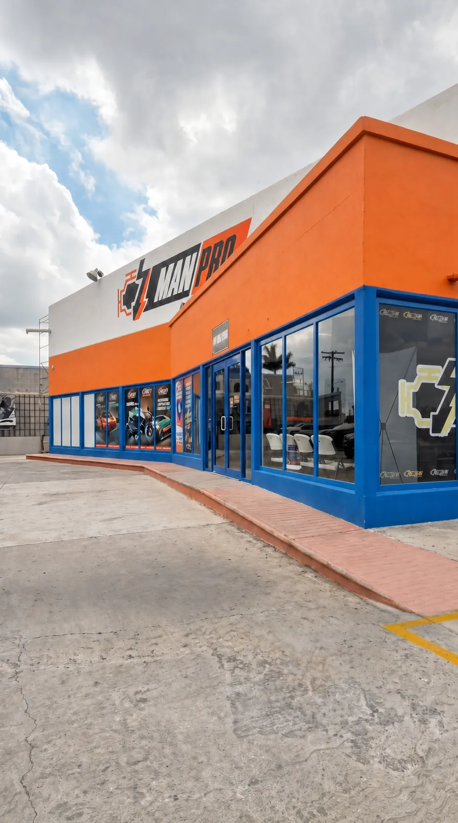 Fachada de la sucursal ManPro Automotriz